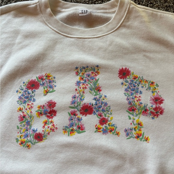 GAP Spring Sweater - Picture 2 of 6